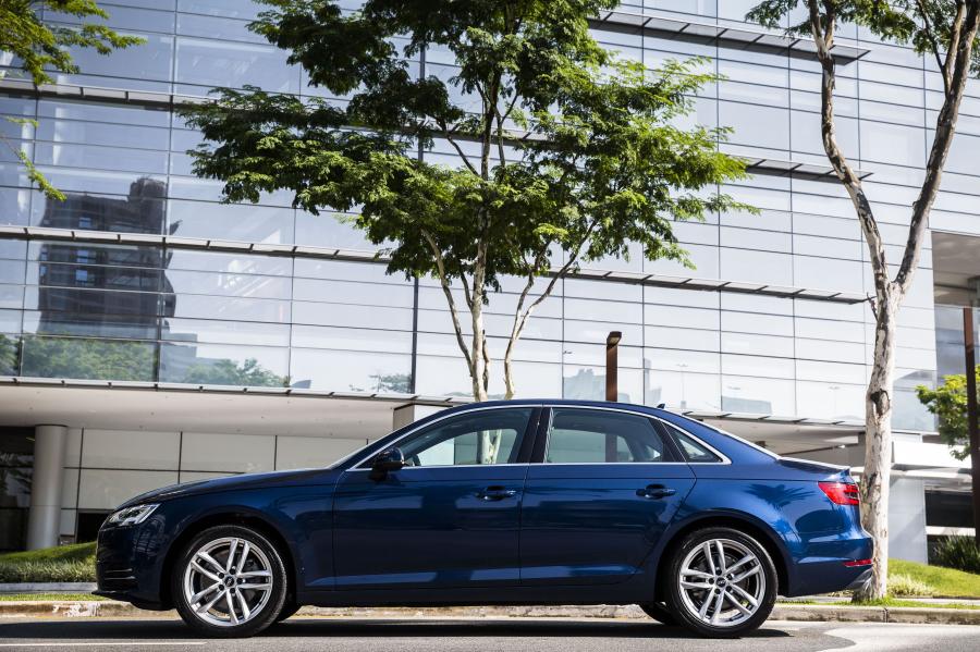  Audi A4 2.0 TFSI (B9) 2016 года  (LA) (фото 13 из 30)